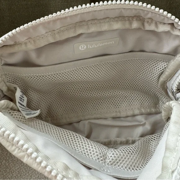 Lululemon Everywhere Belt Bag Cream Silver - Picture 7 of 7